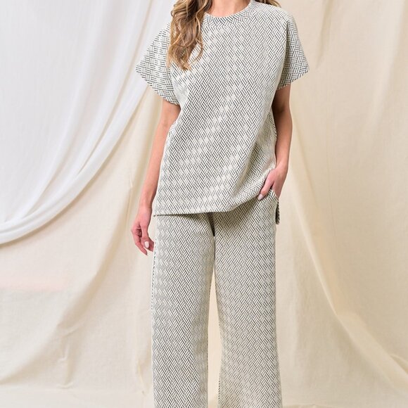 NWT Plus Black & White Patterned Top - Picture 3 of 8